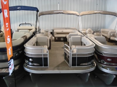 featured boat from moon marine