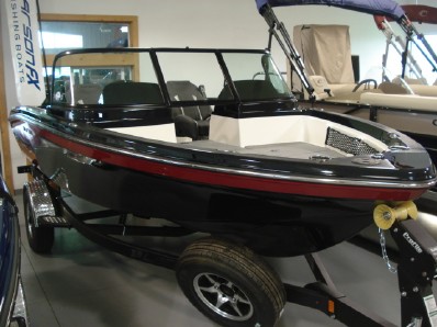 featured boat from moon marine